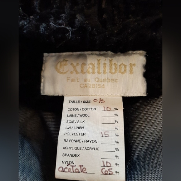 Cape - Picture 10 of 11